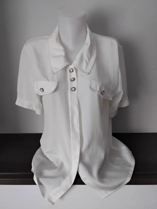 Blusa blanca botones fantasía
