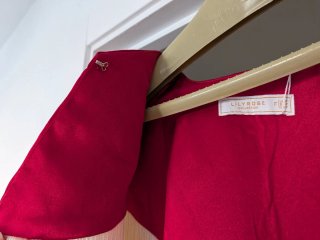 Capa con flecos y bordado