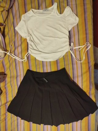 Conjunto Top Blanco y Falda Negra