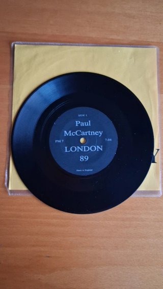 Vinilo McCartney - Dos ruedas de prensa