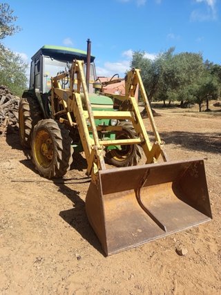 Tractor John Deere 2450dt con pala