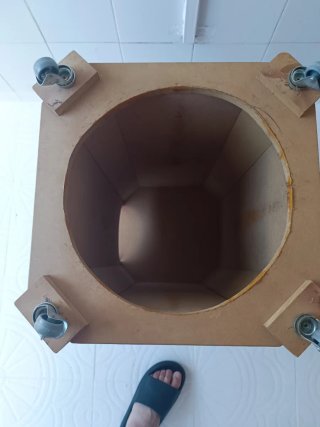 Mesita cubre bombona gas madera