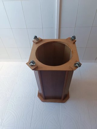 Mesita cubre bombona gas madera