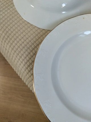 Vajilla porcelana con cafetera