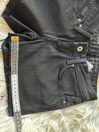 Shorts vaqueros negros Levi’s (Custom) | W25