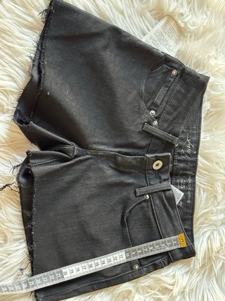 Shorts vaqueros negros Levi’s (Custom) | W25