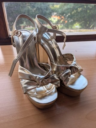 Sandalias doradas tacón 15 cm talla 37
