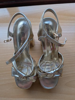 Sandalias doradas tacón 15 cm talla 37