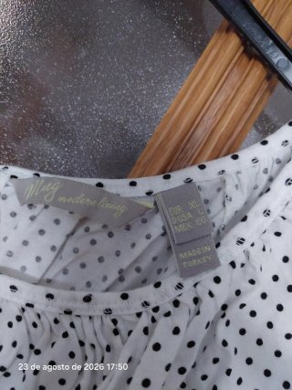 Camiseta de lunares blanca y negra