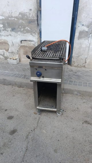 Parrilla de gas y piedras volcánicas