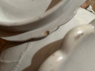 Sopera antigua de porcelana con rosas