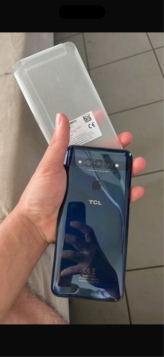 Teléfono móvil azul