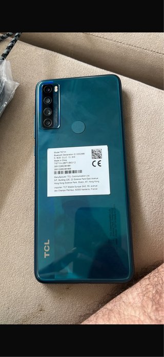 Teléfono móvil azul