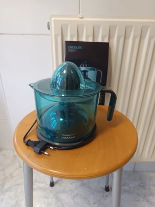 Exprimidor Cecotec ZitrusEasy Inox