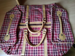 Bolsa de viaje cuadros roja y marrón