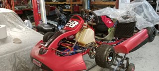 Se vende kart Birel sin motor. Con frenos.