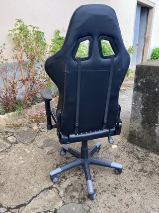Silla Gaming Negra y Gris con Cojín