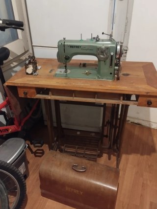 Máquina de coser Refrey Transforma vintage