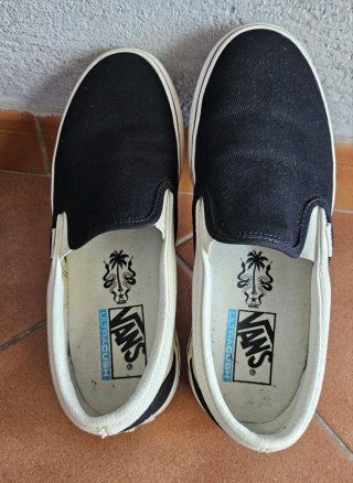Zapatillas Vans Slip-On Negras y Blancas