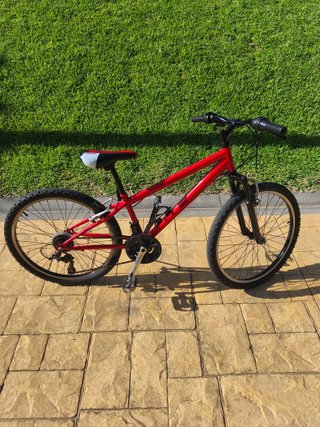 Bici 24" con suspensión (8-12 años) buen estado
