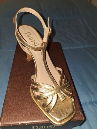 Zapatos de piel dorados para boda