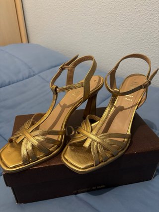 Zapatos de piel dorados para boda