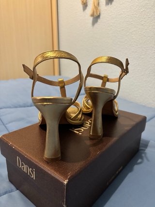 Zapatos de piel dorados para boda