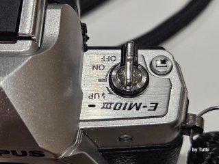 Olympus OM-D E-M10 Mark III Plata, LEER BIEN!!!