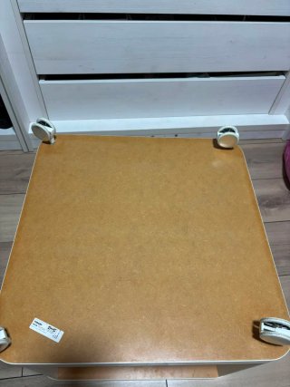 Mesa auxiliar Ikea Tingby blanca con ruedas