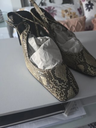 Zapatos Mango animal print destalonados