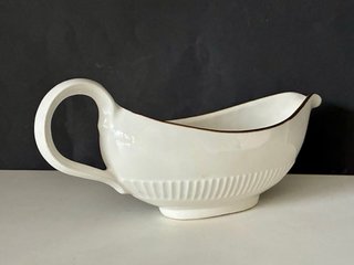 🇫🇷 Salsera porcelana con borde dorado