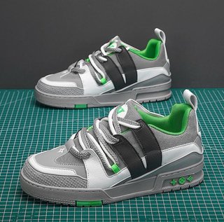 Zapatillas deportivas grises y verdes