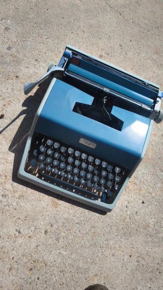 Máquina de escribir olivvetti años 70