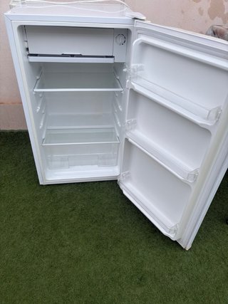 Frigorífico Jocel 85L con Congelador