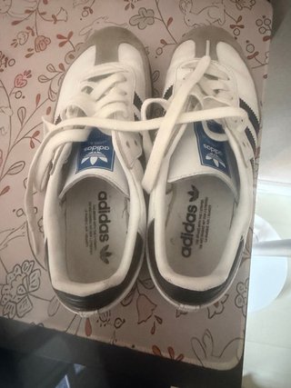 Zapatillas Adidas Samba Blancas y Grises.Un uso