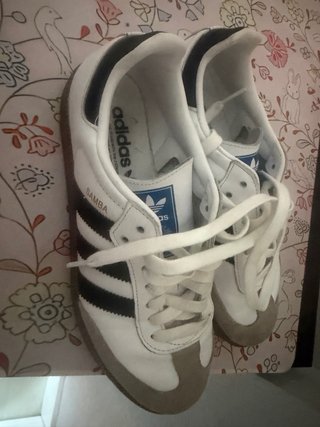 Zapatillas Adidas Samba Blancas y Grises.Un uso