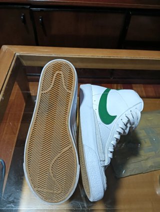 Zapatillas Nike caña alta blancas y verdes