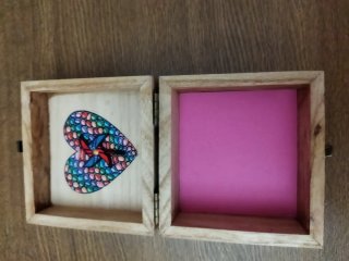 Caja de madera decorada