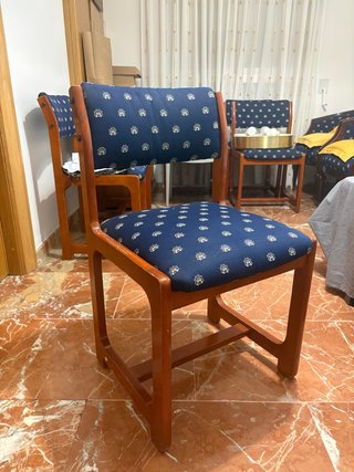 Juego de 6 sillas de madera y tela