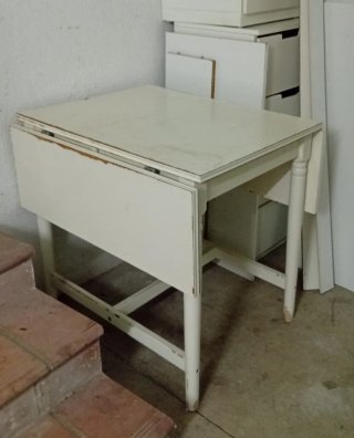 Mesa cocina Ikea + 2 cajoneras todo el lote