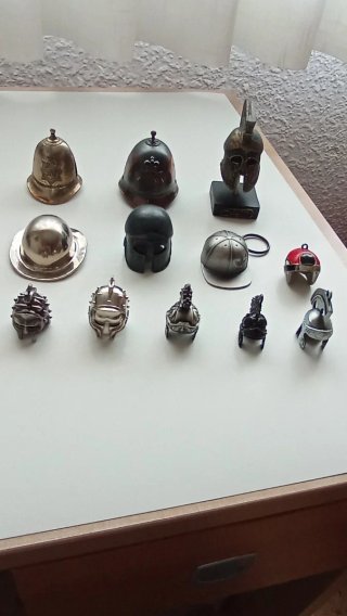 Cascos de guerrero decorativos