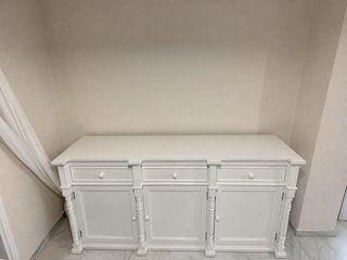 Mueble de salón blanco de madera