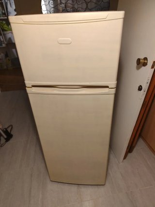 Frigorífico pequeño blanco