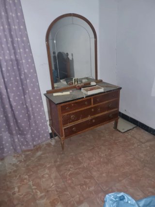 Armario de madera para restaurar
