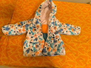 Abrigo niña reversible.