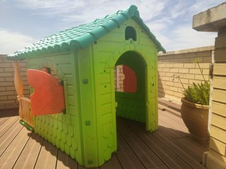 Casa infantil resina jardín