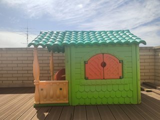 Casa infantil resina jardín