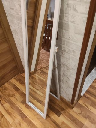 Espejo de pie blanco y madera