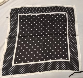 Pañuelo mujer lunares blanco y negro