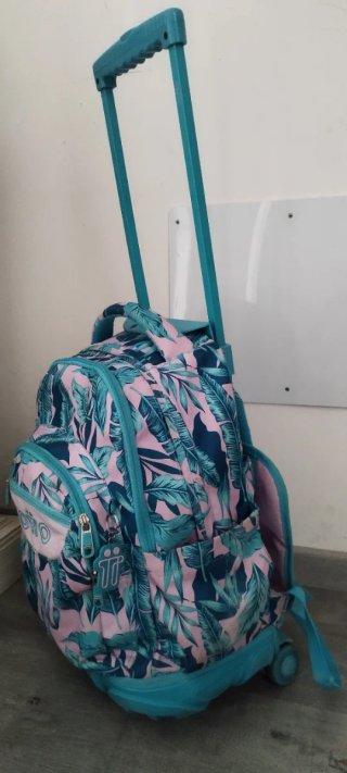 Mochila Totto con estampado tropical